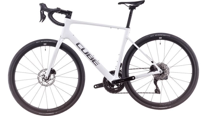 Vélo de Course Cube Attain C:62 SLX Shimano 105 Di2 2025 Vélo de Course Cube Attain C:62 SLX Shimano 105 Di2 2025